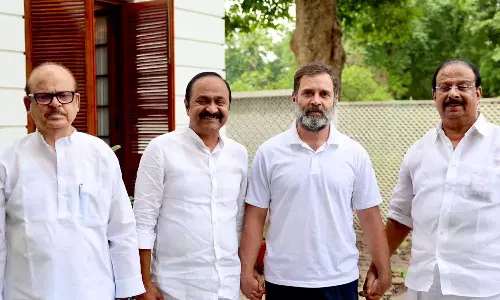 കേസുകൾ രാഷ്ട്രീയ പ്രേരിതം; സുധാകരനും വി.ഡി സതീശനും പൂർണ പിന്തുണ പ്രഖ്യാപിച്ച് ഹൈക്കമാൻഡ് കേസുകൾ രാഷ്ട്രീയ പ്രേരിതം; സുധാകരനും വി.ഡി സതീശനും പൂർണ പിന്തുണ പ്രഖ്യാപിച്ച് ഹൈക്കമാൻഡ്