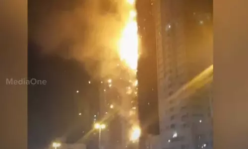 Fire breaks out in flat complex in Ajman; Many people including Malayalis were evacuated,gulf news,latest gulf news malayalam,അജ്മാനിൽ ഫ്ളാറ്റ് സമുച്ചയത്തില് തീപിടിത്തം, Fire breaks out in flat complex in Ajman; Many people including Malayalis were evacuated,gulf news,latest gulf news malayalam,അജ്മാനിൽ ഫ്ളാറ്റ് സമുച്ചയത്തില് തീപിടിത്തം,