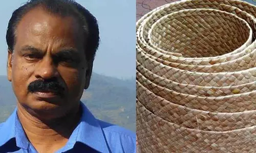 ടൈംസ്ക്വയര് വരെ പ്രശസ്തനായ നേതാവ് 2.35 കോടി കൈപ്പറ്റി കൈതോലപ്പായയില് പൊതിഞ്ഞുകൊണ്ടുപോയി: ജി ശക്തിധരന് ടൈംസ്ക്വയര് വരെ പ്രശസ്തനായ നേതാവ് 2.35 കോടി കൈപ്പറ്റി കൈതോലപ്പായയില് പൊതിഞ്ഞുകൊണ്ടുപോയി: ജി ശക്തിധരന്