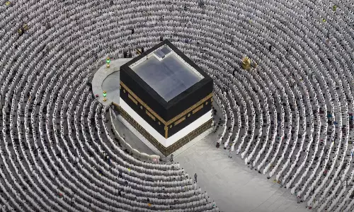 Hajj 2023 latestHajj Pilgrims,Hajj : Pilgrims perform stoning ritual at Jamrat Al Aqaba,latest gulf news malayalam, ഹജ്ജിന് അർധവിരാമം കുറിച്ച് ഹാജിമാർ മിനായിലെത്തും; കർമങ്ങൾ പൂർത്തിയാക്കുന്ന തിരക്കിൽ ഹാജിമാർ Hajj 2023 latestHajj Pilgrims,Hajj : Pilgrims perform stoning ritual at Jamrat Al Aqaba,latest gulf news malayalam, ഹജ്ജിന് അർധവിരാമം കുറിച്ച് ഹാജിമാർ മിനായിലെത്തും; കർമങ്ങൾ പൂർത്തിയാക്കുന്ന തിരക്കിൽ ഹാജിമാർ