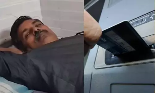 atm door, Palakkad ATM collapsed, accident in atm door, latest malayalam news, എടിഎം വാതിൽ, പാലക്കാട് എടിഎം തകർന്നു, എടിഎം ഡോറിൽ അപകടം, ഏറ്റവും പുതിയ മലയാളം വാർത്ത