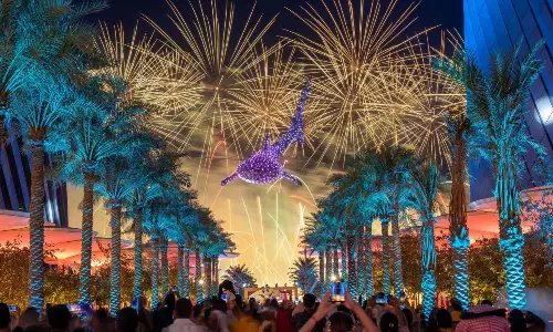 വെടിക്കെട്ടോടെ പെരുന്നാള് ആഘോഷിച്ച് ഖത്തര്; കുട്ടികള്ക്ക് കൈനിറയെ സമ്മാനങ്ങള് വെടിക്കെട്ടോടെ പെരുന്നാള് ആഘോഷിച്ച് ഖത്തര്; കുട്ടികള്ക്ക് കൈനിറയെ സമ്മാനങ്ങള്