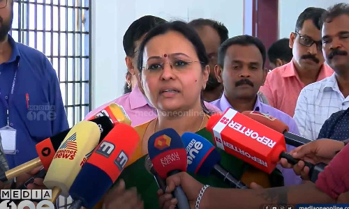 religious dress in theater health minister said that it is not a matter of political decision