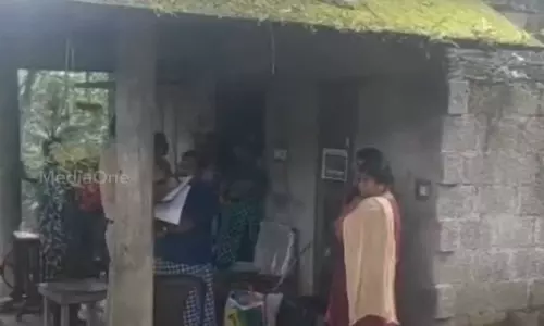 Kollam woman lost sight after cracker explosion