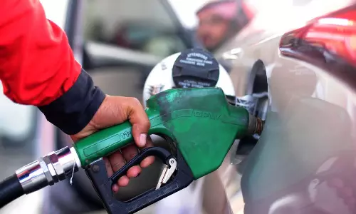 യു എ ഇയിൽ ഇന്ധനവില വർധിക്കും: പുതിയ നിരക്ക് നാളെ മുതൽ