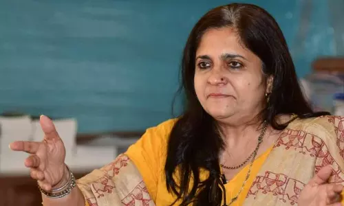 Gujarat HC rejects social activist Teesta Setalvads bail plea, Gujarat HC rejects Teesta Setalvads bail plea, Gujarat HC orders Teesta Setalvad to surrender immediately, 2002 Gujarat riot case