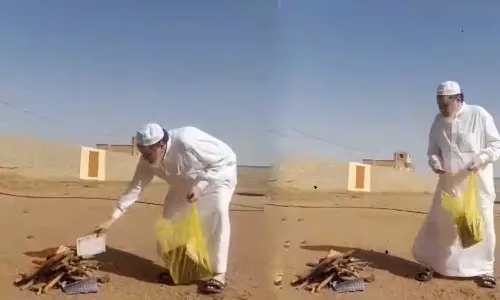 Saudi businessman burns all claim books, Saudi businessman burns all claim books as an Eidul Adha gift, Saudi businessman Saudi businessman burns all claim books, Saudi businessman burns all claim books as an Eidul Adha gift, Saudi businessman