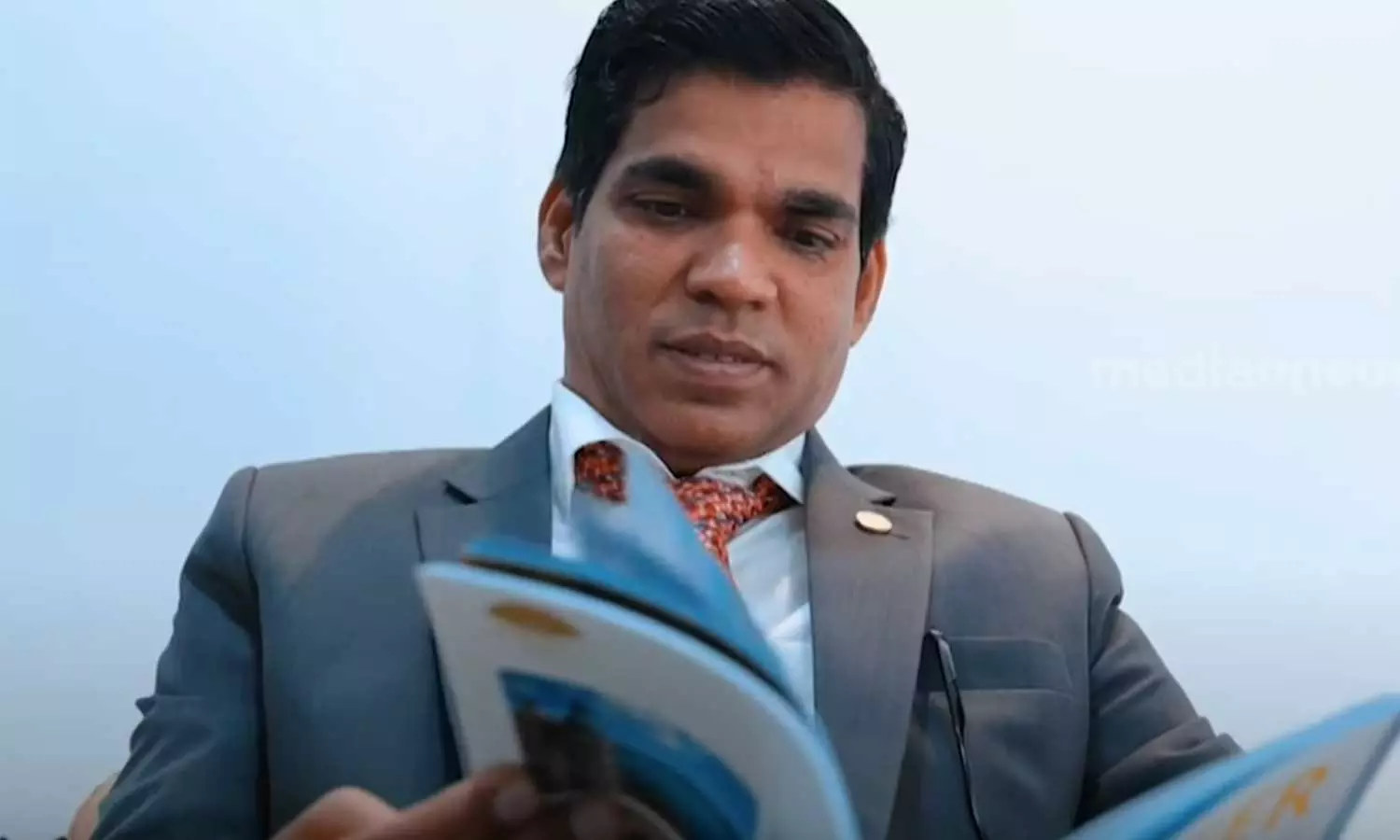 Dr. Hasan Muhammad Meder Manzil receives award Dr. Hasan Muhammad Meder Manzil receives award