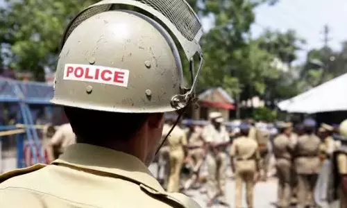 Attack on Kozhikode Police; CPO injured