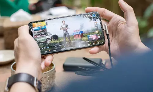 പബ്ജി കളിയിലൂടെ പരിചയപ്പെട്ടു; യുവാവിനെത്തേടി പാക് യുവതി നാല് കുട്ടികളുമായി ഇന്ത്യയിലെത്തി