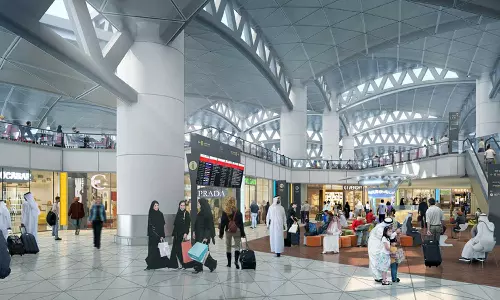 റിയാദ് വിമാനത്താവളത്തിൽ പാർക്കിംഗ് ഫീസ് ഉയർത്തി; ഇനി മുതൽ മണിക്കൂറിന് 10 റിയാൽ