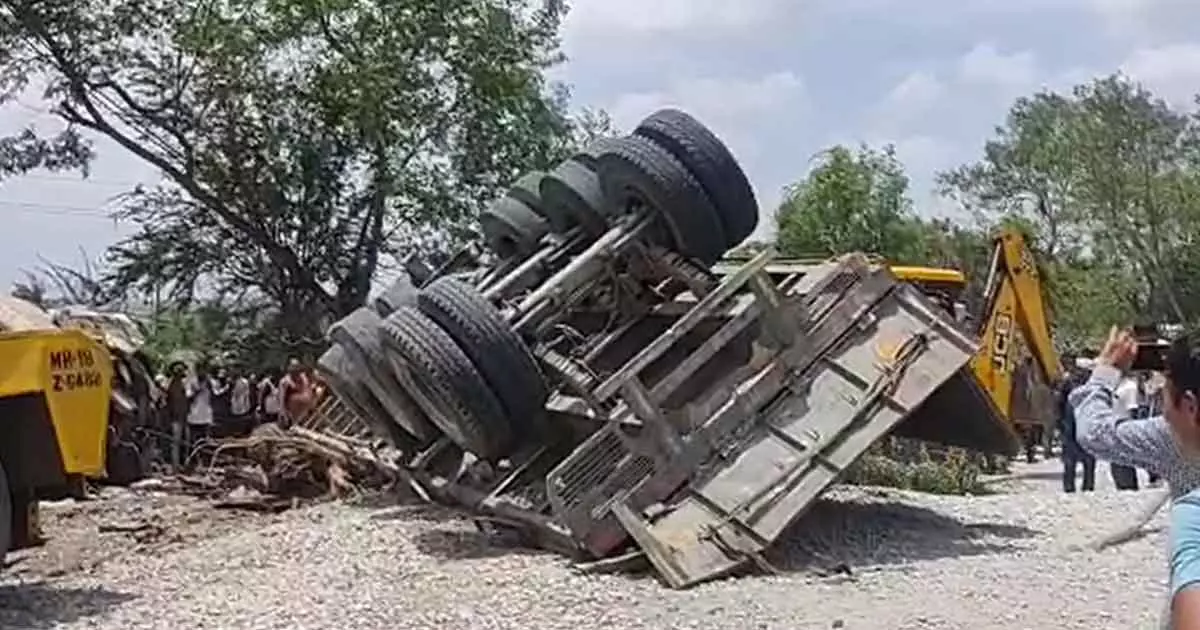 9 Killed As Truck Hits Multiple Vehicles, Rams Into Hotel In Maharashtra