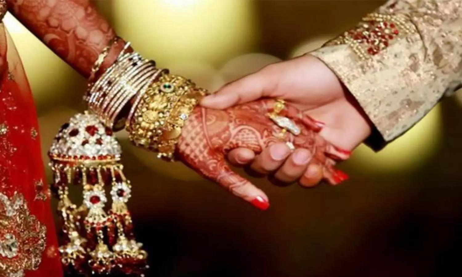 The young woman applied to marry two people at the same time