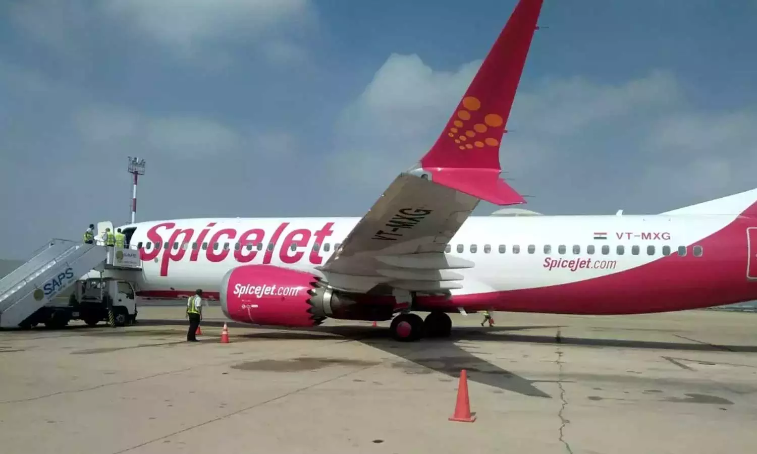 സ്‌പൈസ് ജെറ്റിന് പകരം സംവിധാനമില്ല; നെടുമ്പാശ്ശേരി വിമാനത്താവളത്തിൽ യാത്രക്കാരുടെ പ്രതിഷേധം