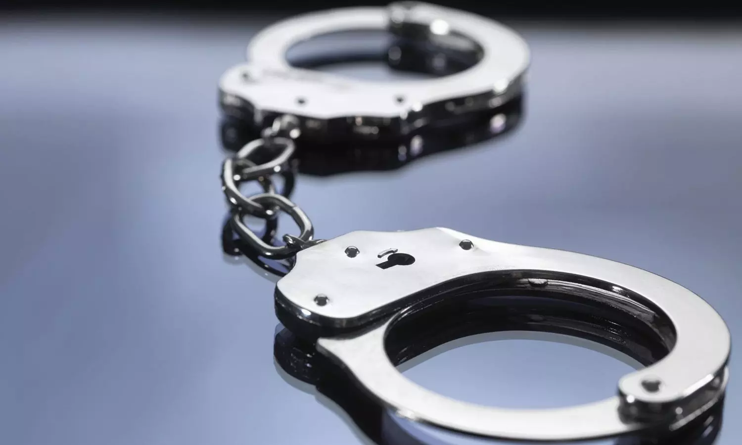 Suspects arrested for stabbing a shopkeeper in the chest with a knife in Kollam