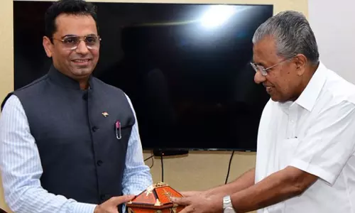 Indian Ambassador to Oman Amit Narag and Chief Minister Pinarayi vijayan held a meeting Indian Ambassador to Oman Amit Narag and Chief Minister Pinarayi vijayan held a meeting