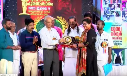 Sofia Bind, Senior Program Producer of MediaOne receives the Tikurishi Foundation Drishya Madhyama Award