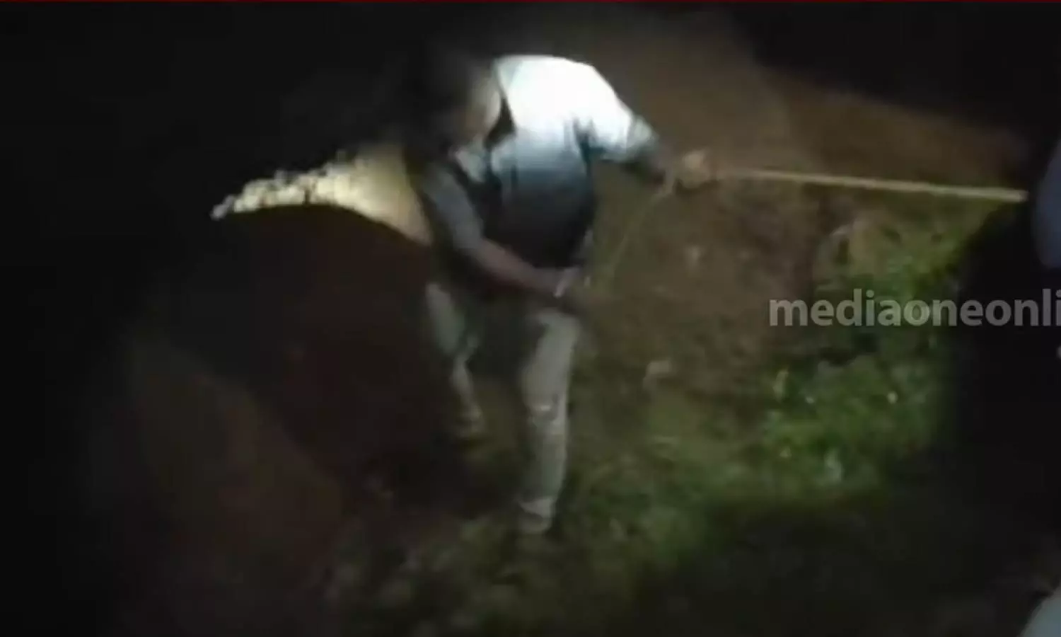 An autorickshaw fell into the sea at Varkala, Thiruvananthapuram