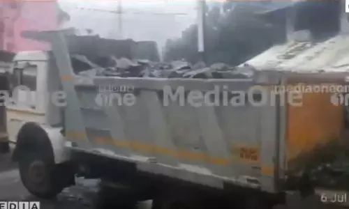 Kozhikode quarry operation in violation of regulation during heavy rains, quarry operation,heavy rains in kerala,latest malayalam news,കനത്ത മഴയ്ക്കിടെ നിയന്ത്രണം ലംഘിച്ച് കോഴിക്കോട്ട് ക്വാറി പ്രവർത്തനം; ദൃശ്യങ്ങൾ