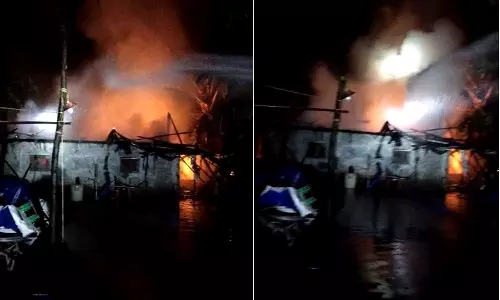 Thrissur Perinjanat house burnt down,latest malayalam news,തൃശൂർ പെരിഞ്ഞനത്ത് വീട് കത്തിനശിച്ചു