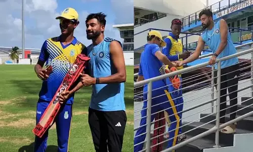 വിൻഡീസിലെ യുവതാരങ്ങൾക്ക് ബാറ്റും ഷൂസും നൽകി സിറാജ്; കയ്യടി വിൻഡീസിലെ യുവതാരങ്ങൾക്ക് ബാറ്റും ഷൂസും നൽകി സിറാജ്; കയ്യടി