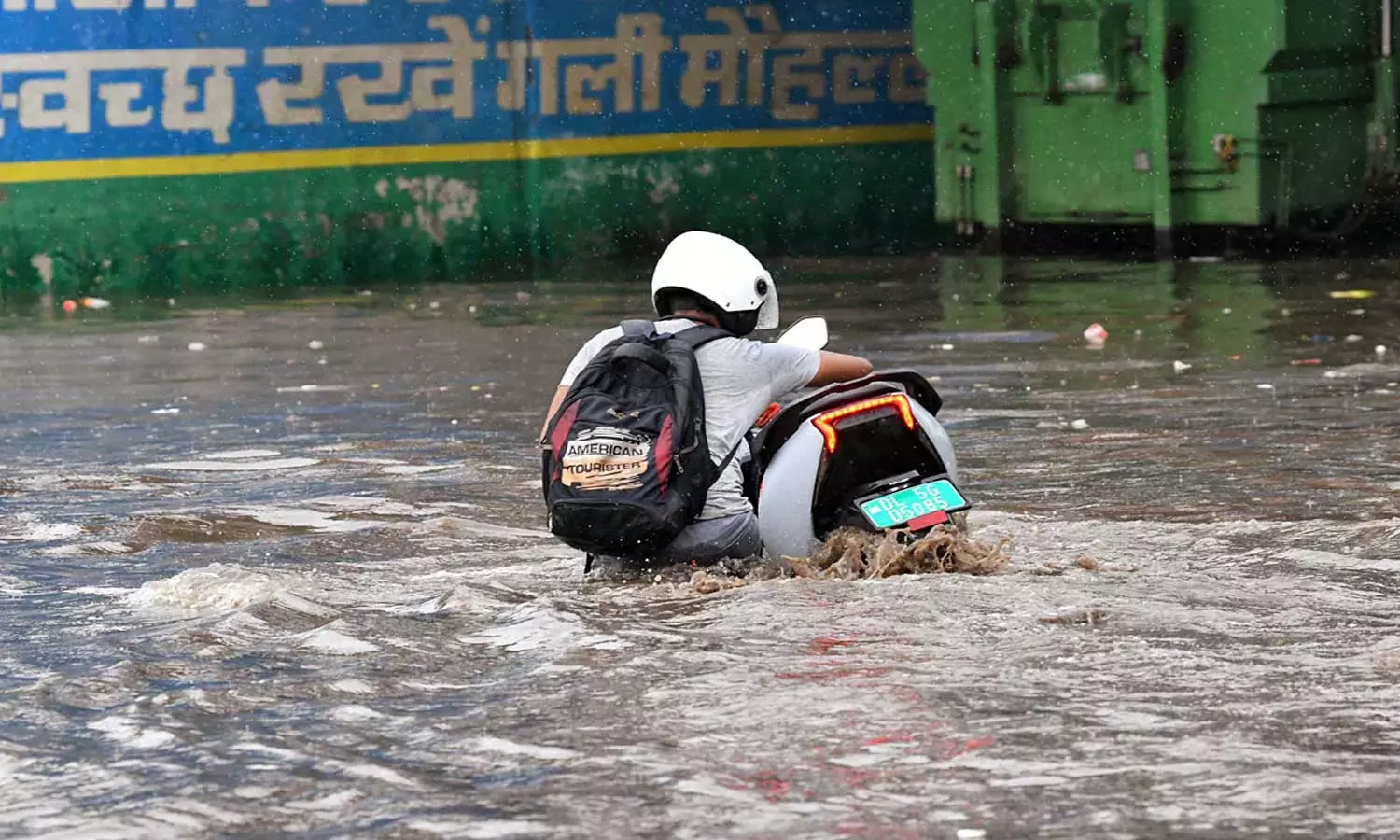 കനത്ത മഴയിൽ മുങ്ങി ഉത്തരേന്ത്യൻ സംസ്ഥാനങ്ങള്‍; ജമ്മു -ശ്രീനഗർ ദേശീയപാത അടച്ചു