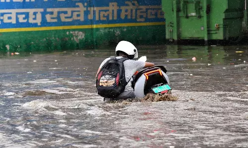 കനത്ത മഴയിൽ മുങ്ങി ഉത്തരേന്ത്യൻ സംസ്ഥാനങ്ങള്‍; ജമ്മു -ശ്രീനഗർ ദേശീയപാത അടച്ചു