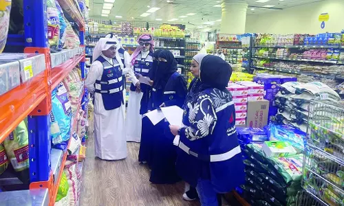 കുവൈത്തിലെ വ്യാപാര കേന്ദ്രങ്ങളില്‍ വാണിജ്യ-വ്യവസായ മന്ത്രാലയ ഉദ്യോഗസ്ഥരുടെ പരിശോധന