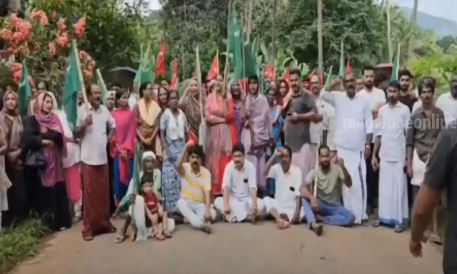 സ്വകാര്യ വ്യക്തിയുടെ അറവു മാലിന്യ പ്ലാന്റിനെതിരെ നാട്ടുകാരുടെ പ്രതിഷേധം സ്വകാര്യ വ്യക്തിയുടെ അറവു മാലിന്യ പ്ലാന്റിനെതിരെ നാട്ടുകാരുടെ പ്രതിഷേധം