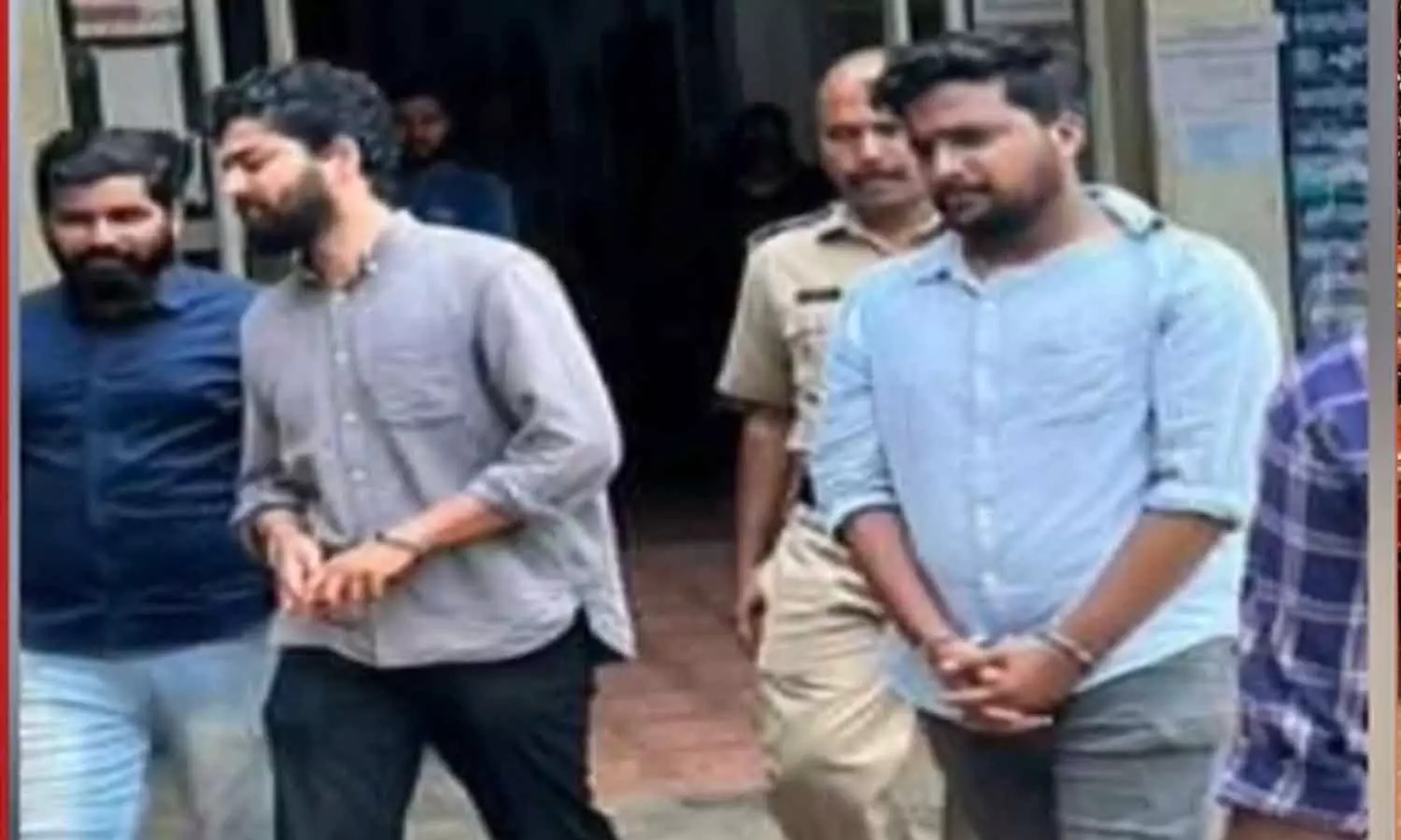 മന്ത്രിക്കെതിരെ കരിങ്കൊടി, എം.എസ്.എഫ് പ്രവർത്തകര്ക്ക് കയ്യാമം; എസ്.ഐക്കെതിരെ അന്വേഷണത്തിന് ഉത്തരവ് മന്ത്രിക്കെതിരെ കരിങ്കൊടി, എം.എസ്.എഫ് പ്രവർത്തകര്ക്ക് കയ്യാമം; എസ്.ഐക്കെതിരെ അന്വേഷണത്തിന് ഉത്തരവ്