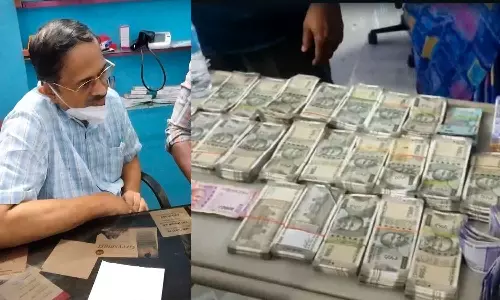 15 lakh found in the house of the doctor who was caught while accepting bribe 15 lakh found in the house of the doctor who was caught while accepting bribe
