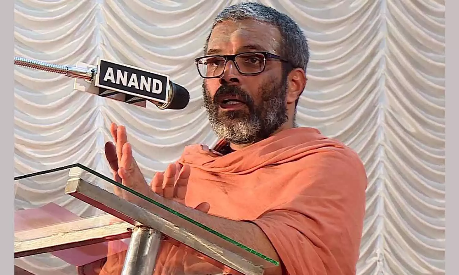 soldiers should be given alcohol: swami chidananda puri