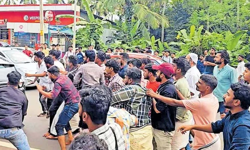 താമരശ്ശേരി ഐഎച്ച്ആർഡി സംഘർഷം; 15 വിദ്യാർത്ഥികൾക്ക് സസ്പെൻഷൻ താമരശ്ശേരി ഐഎച്ച്ആർഡി സംഘർഷം; 15 വിദ്യാർത്ഥികൾക്ക് സസ്പെൻഷൻ