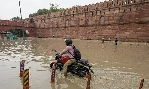Red Fort closed for visitors till July 14 due to flood-like situation in Delhi,ഡൽഹിയിൽ ദുരിതം വിതച്ച് പ്രളയം; ചെങ്കോട്ട അടച്ചു,കനത്ത മഴയില്‍ ഡല്‍ഹി,ഡല്‍ഹി പ്രളയം,