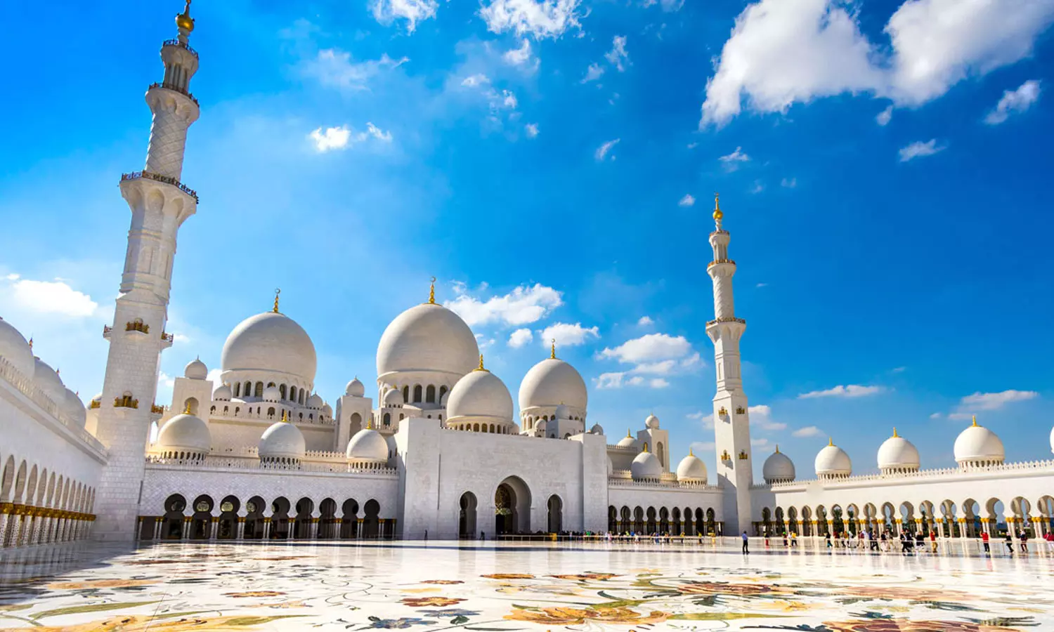 ഇന്ത്യക്കാരുടെ ഇഷ്ടകേന്ദ്രമായി അബൂദബിയിലെ ശൈഖ് സായിദ് ഗ്രാൻഡ് മസ്ജിദ്