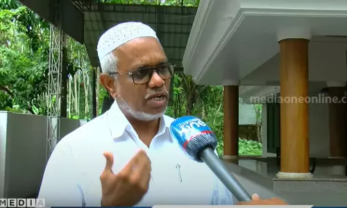 ഏകത്വത്തിനായി സെമിനാർ നടത്തുകയും വ്യക്തി നിയമം പൊളിച്ചെഴുതണമെന്ന് ആവശ്യപ്പെടുകയും ചെയ്യുന്നു; സി.പി.എമ്മിനെതിരെ വിമർശനവുമായി സുന്നി മഹല്ല് ഫെഡറേഷൻ നേതാവ് ഏകത്വത്തിനായി സെമിനാർ നടത്തുകയും വ്യക്തി നിയമം പൊളിച്ചെഴുതണമെന്ന് ആവശ്യപ്പെടുകയും ചെയ്യുന്നു; സി.പി.എമ്മിനെതിരെ വിമർശനവുമായി സുന്നി മഹല്ല് ഫെഡറേഷൻ നേതാവ്