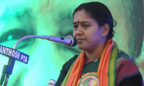 Sobha Surendran should remain in Kerala politics