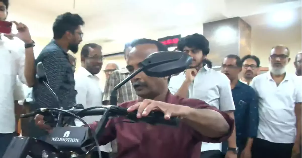 ദാറുസ്സലാം പള്ളി കമ്മിറ്റി തുണയായി; മണികണ്ഠന് ഇനി ഇലക്ട്രിക് വീൽചെയറിൽ സഞ്ചരിക്കാം...