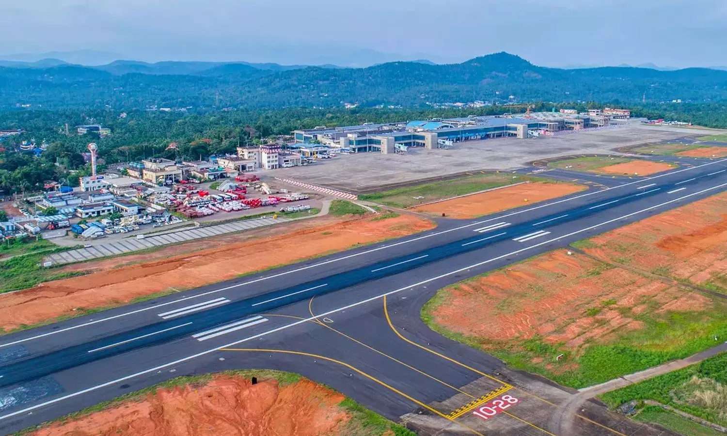 കരിപ്പൂർ വിമാനത്താവള റൺവേയുടെ സുരക്ഷ വർധിപ്പിക്കണമെന്ന് കർശന നിർദേശം; എയർപോർട്ട് ഡയറക്ടർക്ക് വീണ്ടും കത്തയച്ചു കരിപ്പൂർ വിമാനത്താവള റൺവേയുടെ സുരക്ഷ വർധിപ്പിക്കണമെന്ന് കർശന നിർദേശം; എയർപോർട്ട് ഡയറക്ടർക്ക് വീണ്ടും കത്തയച്ചു