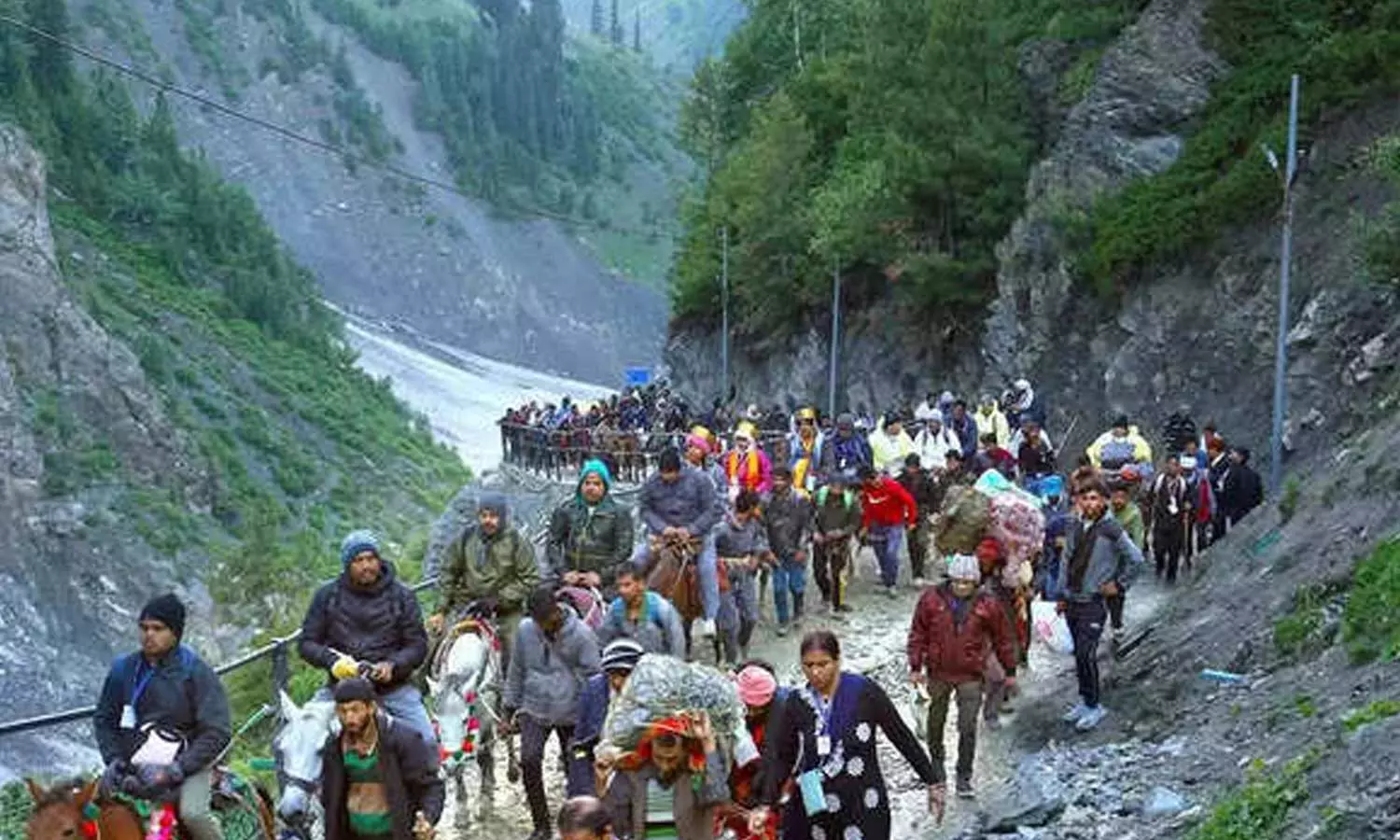 മലമുകളിൽ നിന്ന് കല്ലുകൾ അടർന്നുവീണ് അമർനാഥ് തീര്‍ഥാടക മരിച്ചു