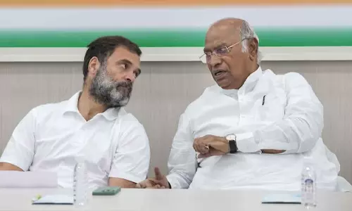 ഡൽഹി ഓർഡിനൻസിൽ ആം ആദ്മിയെ പിന്തുണക്കാൻ കോൺഗ്രസിൽ ധാരണ ഡൽഹി ഓർഡിനൻസിൽ ആം ആദ്മിയെ പിന്തുണക്കാൻ കോൺഗ്രസിൽ ധാരണ