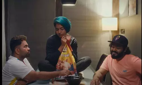 2043ല് കേരളത്തില് നടക്കുന്ന കഥ: മോളിവുഡ് സയന്സ് ഫിക്ഷന് ഗഗനചാരിയുടെ ട്രെയിലര് 2043ല് കേരളത്തില് നടക്കുന്ന കഥ: മോളിവുഡ് സയന്സ് ഫിക്ഷന് ഗഗനചാരിയുടെ ട്രെയിലര്