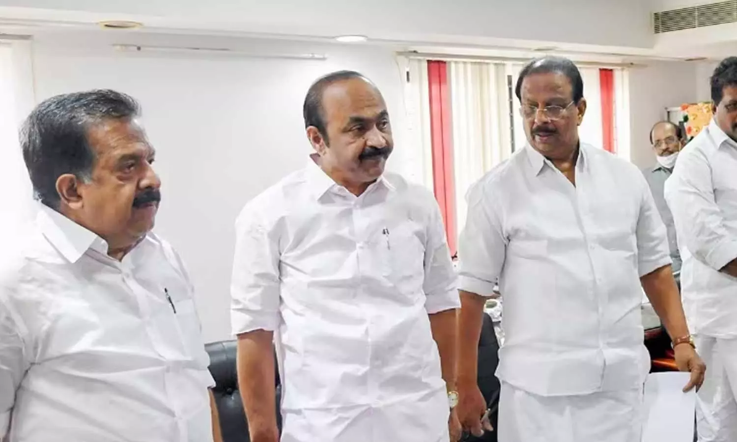 Major Congress leaders in Kerala to Bengaluru,കേരളത്തിലെ പ്രധാന കോൺഗ്രസ് നേതാക്കൾ ബംഗളൂരുവിലേക്ക്,breaking news malayalam,ബ്രേക്കിങ് ന്യൂസ് മലയാളം,കോണ്‍ഗ്രസ് ഹൈക്കമാന്ഡ്