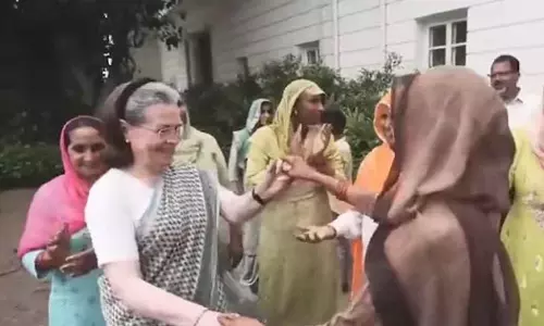 Sonia Gandhi interaction and dance with women farmers
