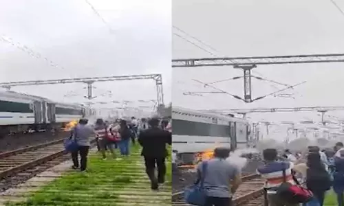 Bhopal Delhi Vande Bharat train coach catches fire all passengers evacuated Bhopal Delhi Vande Bharat train coach catches fire all passengers evacuated