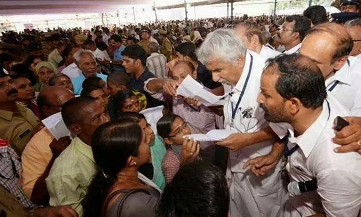 Oommen Chandy, oommen chandy,oommen chandy latest,oommen chandy latest news,oommen chandy health,congress,RIPoommen chandy,,ഉമ്മന്‍ചാണ്ടി,ഉമ്മന്‍ചാണ്ടി അന്തരിച്ചു,ഉമ്മന്‍ചാണ്ടിയുടെ വികസനം