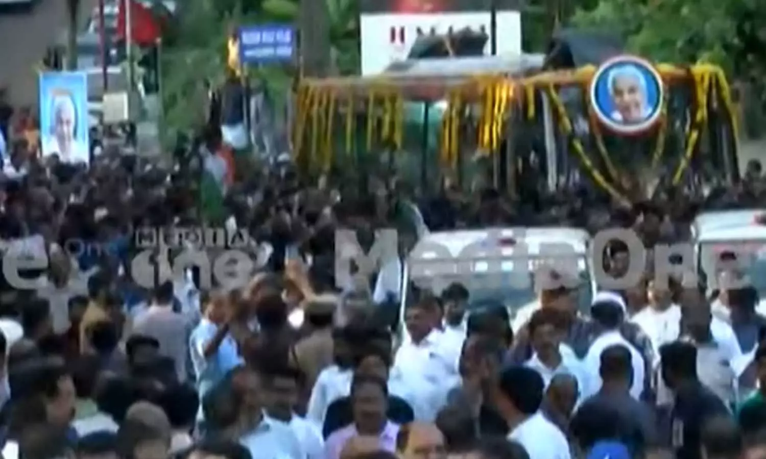 Oomen Chandys funeral procession reaches puthuppally Oomen Chandys funeral procession reaches puthuppally