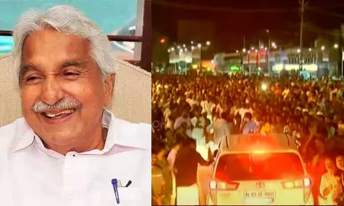 കേരളം ഇന്നേവരെ കാണാത്ത യാത്രാമൊഴി; വിലാപയാത്ര ഇരുപത്തിനാലാം മണിക്കൂറിലേക്ക് കേരളം ഇന്നേവരെ കാണാത്ത യാത്രാമൊഴി; വിലാപയാത്ര ഇരുപത്തിനാലാം മണിക്കൂറിലേക്ക്