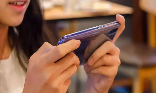 Mobile Phone Use,mobile phone addiction,Chitrakote Waterfalls,Scolded By Parents Over Mobile Phone Use, Girl Jumps Into Waterfall,അമിത മൊബൈല്‍ ഫോണ്‍ ഉപയോഗം,