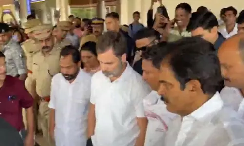 Congress leader Rahul Gandhi arrived in Kochi to attend the funeral of late former Chief Minister Oommen Chandy.